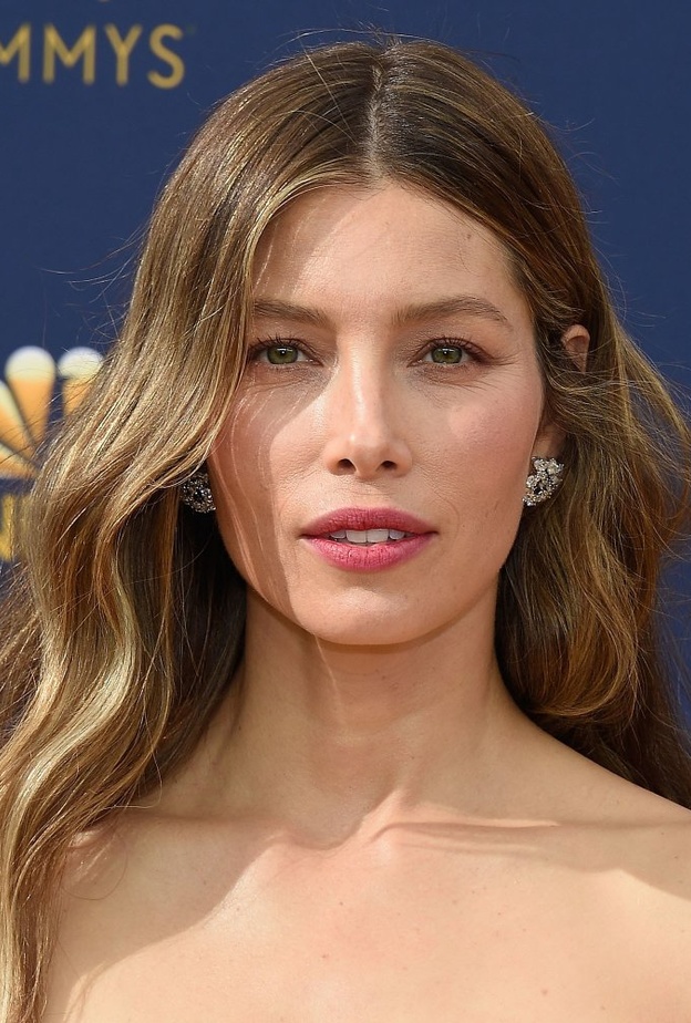 مكياج عيون القطة بظلال العيون