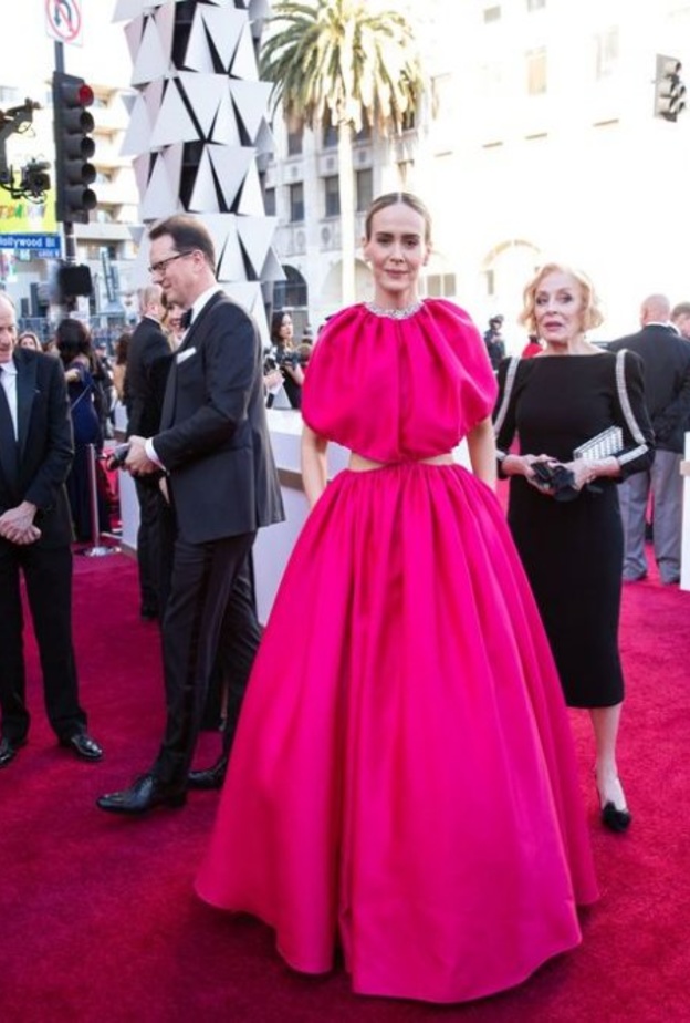 اطلالات النجمات بالزهري