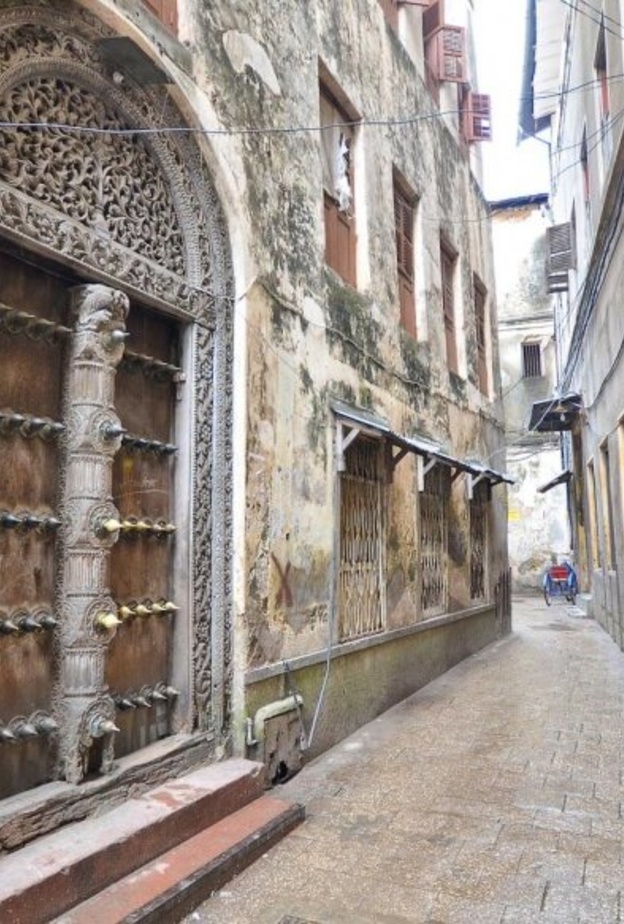 الأبواب المنحوتة في ستون تاون