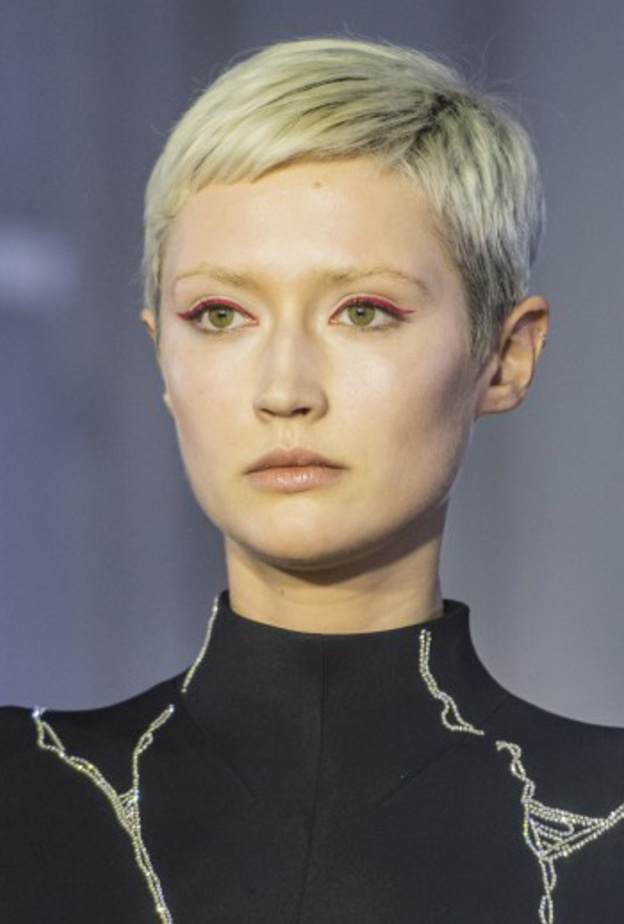 رسمات الخطوط المرجانية المات على الجفون العليا والسفلى بخطى دار Leonard