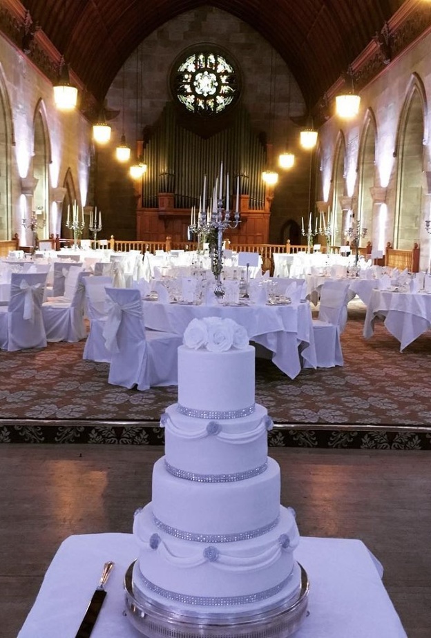  افكار لاختيار بكيه الزفاف باللون الفضي و الابيض