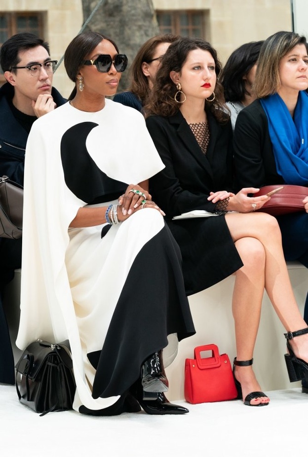 حضور نعومي كامبل عرض فالنتينو خلال أسبوع باريس للموضة