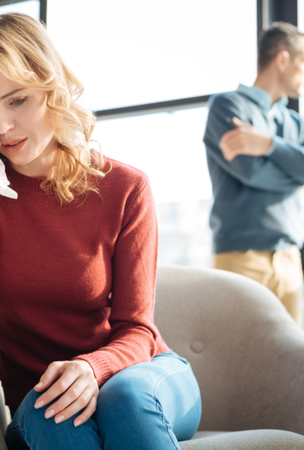 هل تخبر الزوجة أهلها بمشاكلها مع زوجها 