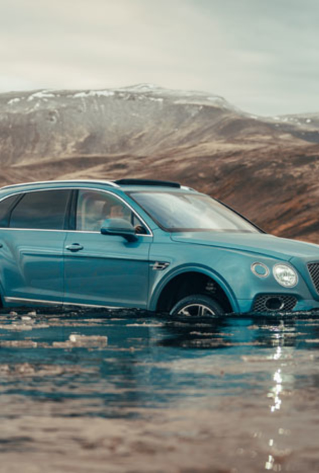 "هي" في أحضان أيسلندا الساحرة مع  Bentley Bentayga V8 