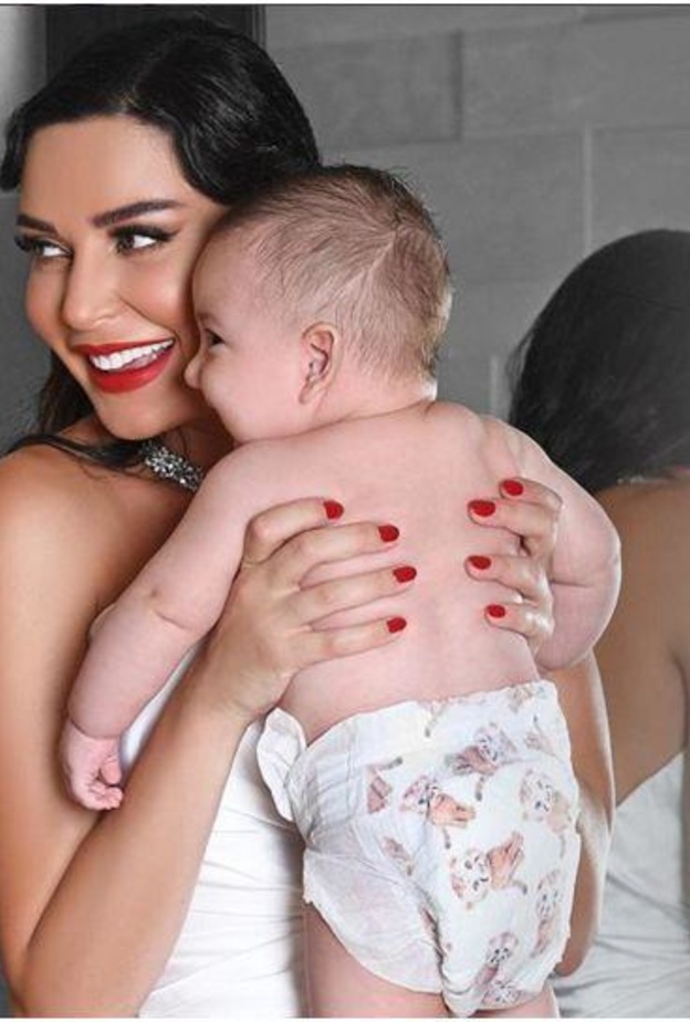 سيرين عبد النور تنشر فيديو طريف مع ابنها