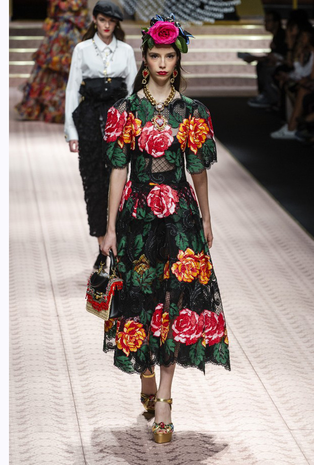 فساتين منفوشة