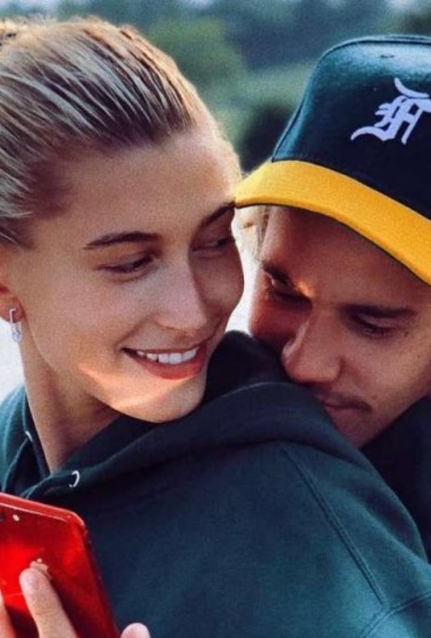  تشارليز ثيرون (Charlize Theron) تنفصل عن براد بيت (Brad Pitt) بسبب جينيفر أنستون