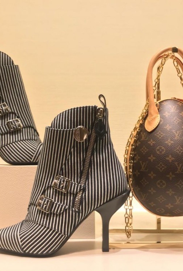 جزمة كاحل وحقيبة من  "لويس فيتون" Louis Vuitton 