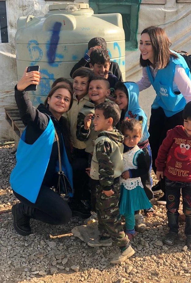 نيللي كريم تزور مخيم اللاجئين في لبنان 