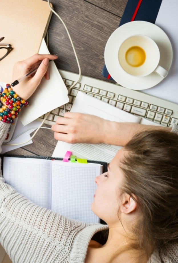 جوبيتر من أول السنة وحتى مطلع ديسمبر في تَقاطُع سلبي في البيت العاشر بيت النشاط