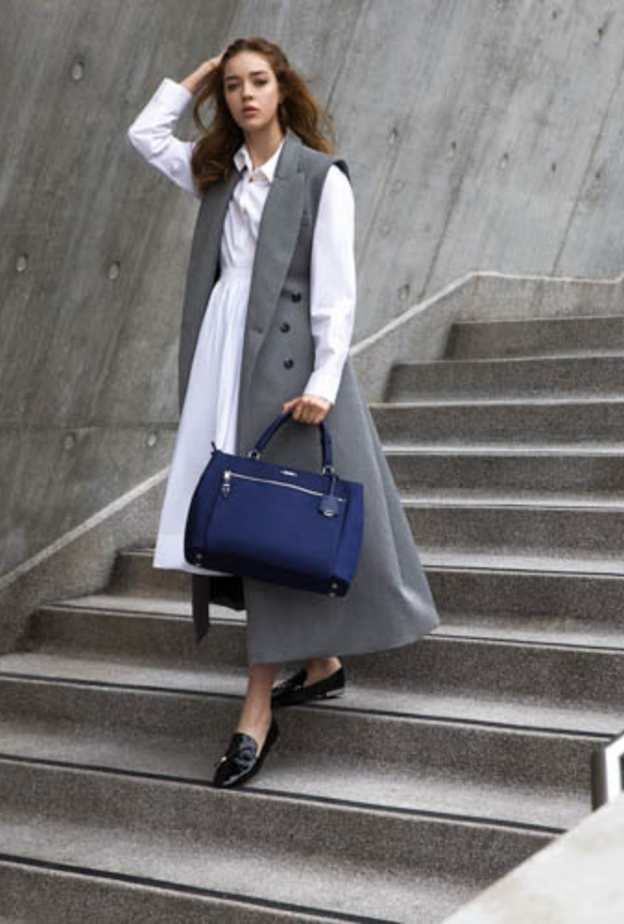 حقيبة Voyageur Ruma Crossbody بلون أزرق ألترامارين