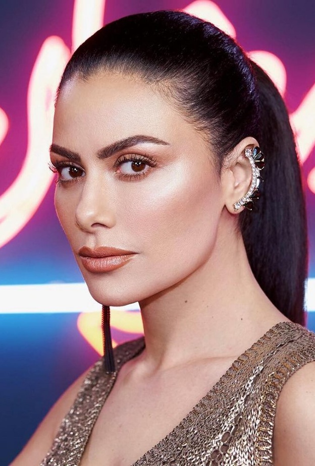 صبا مبارك تميل للمكياج الخفيف والناعم