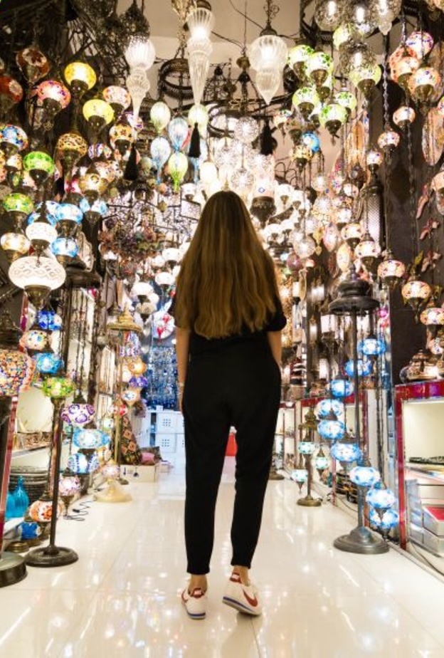 سيدات من الشرق الأوسط يسهمن في تعزيز تجربة موقع ’أير بي إن بي‘