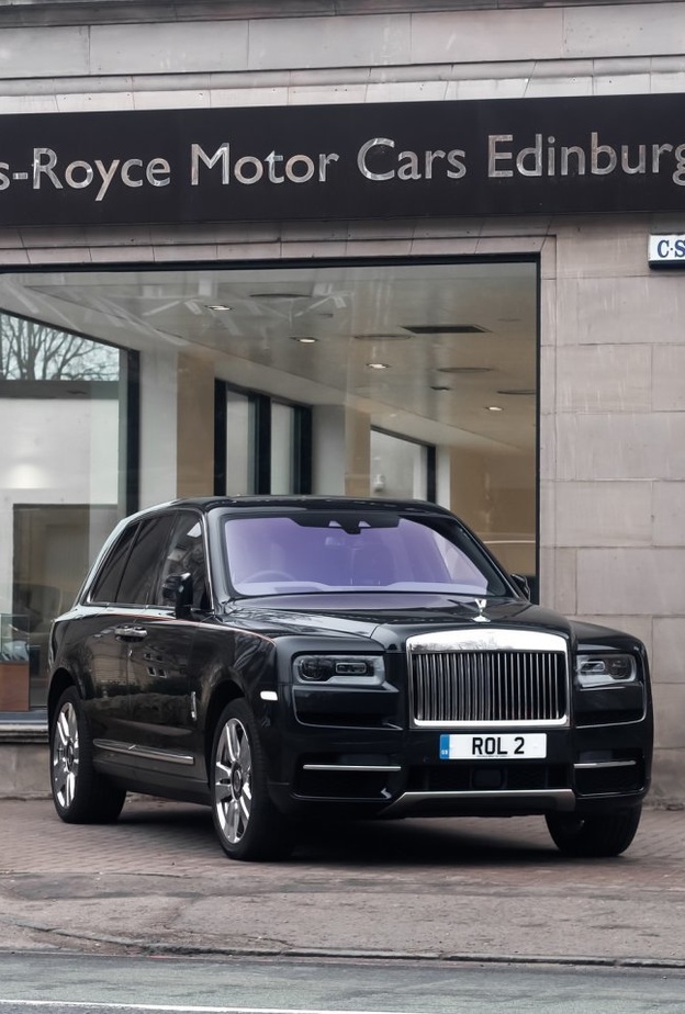 سيارة رولز رويس كولينان