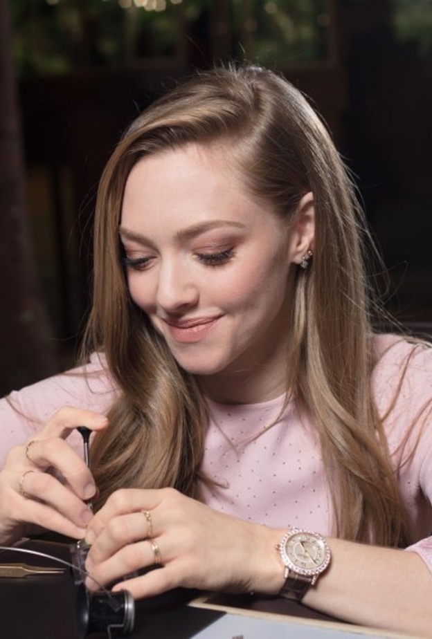  النجمة Amanda Seyfried في حوار خاص مع محاور المشاهير عدنان الكاتب