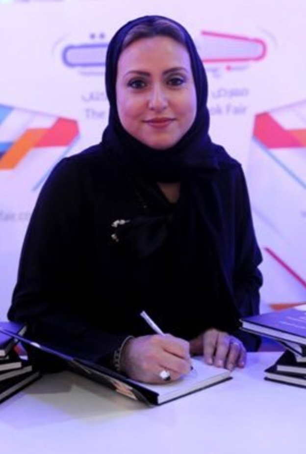 فوز الدكتوره تغريد السراج بجائزة التأثير الإجتماعي