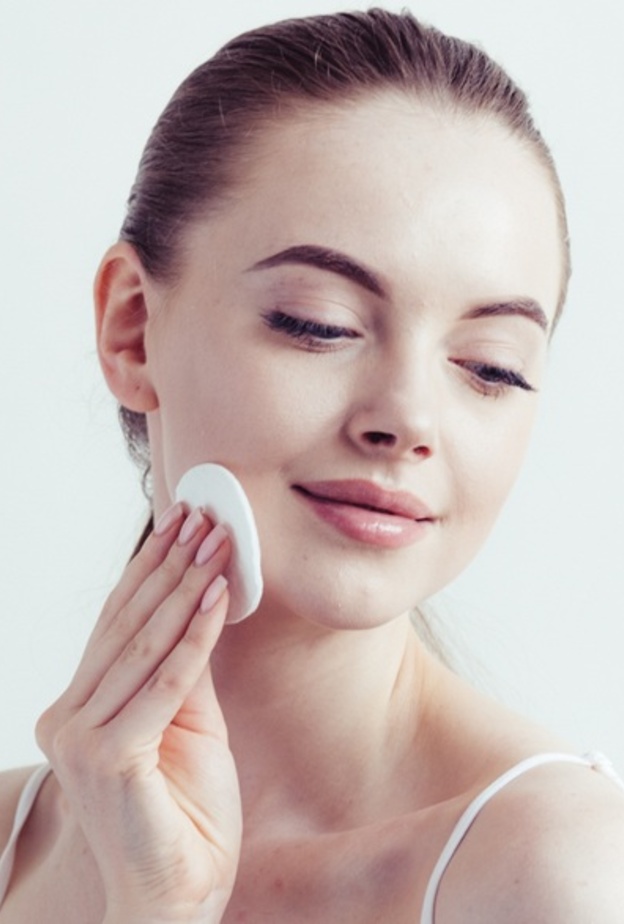 عالجي مشاكل بشرتك الدهنية بالزيوت الطبيعية