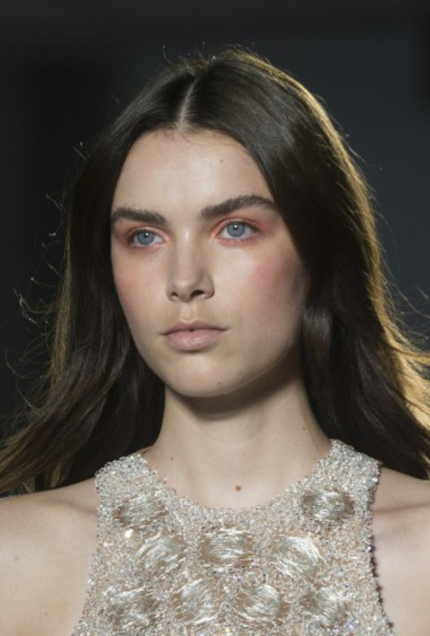 طريقة عمل مكياج العيون مع الآيلاينر من وحي دار Alberta Ferretti