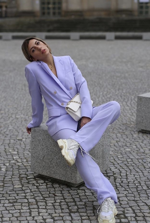 اكسسوارات باللون الأبيض لإطلالة زاهية في ربيع 2019