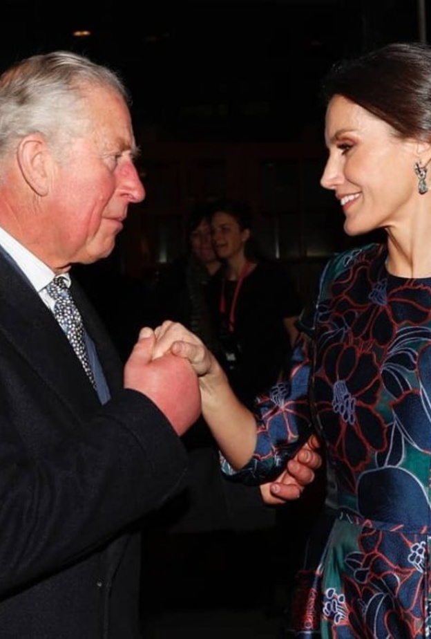 ليتيزيا ملكة إسبانيا والأمير تشارلز في افتتاح معرض فني في المتحف الوطني بلندن