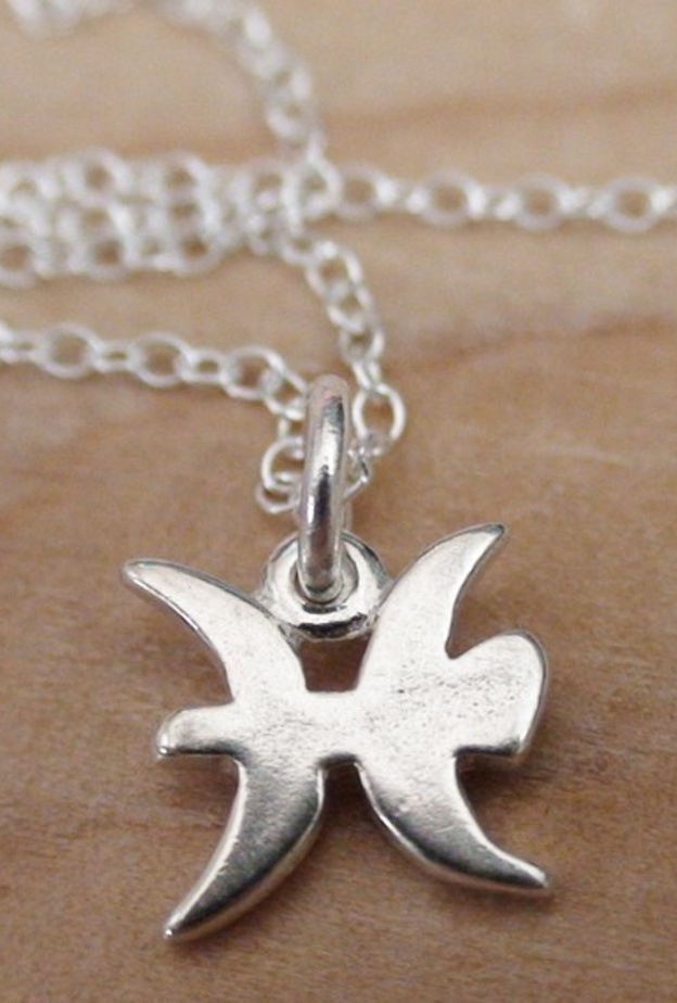 مولود الحوت مزاجي وحالم للغاية، لذلك، لا يمكن توقّع المجوهرات التي سيحبّها بالفعل