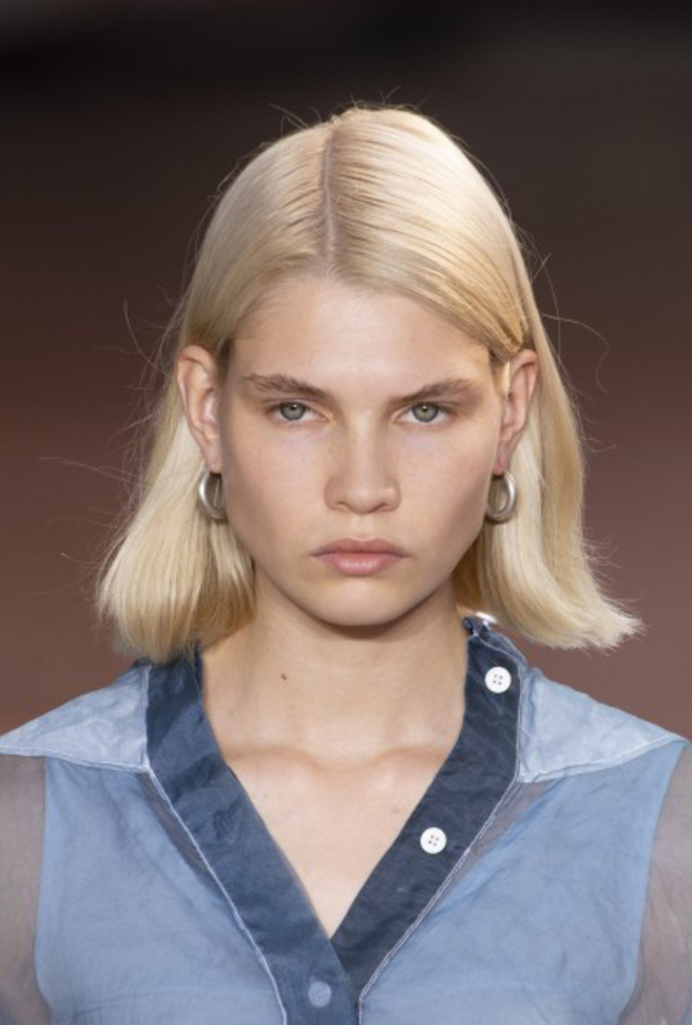 ألوان الشعر الزهري الفاتح من دار Saint Laurent