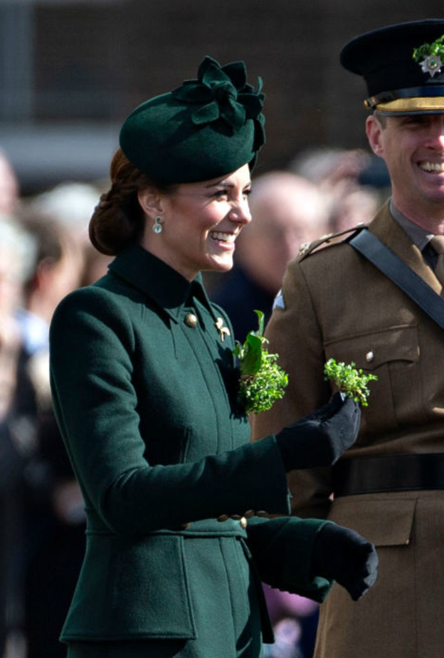 كيت ميدلتون بإطلالة أنيقة باللون الأخضر من تصميم ألكسندر ماكوين