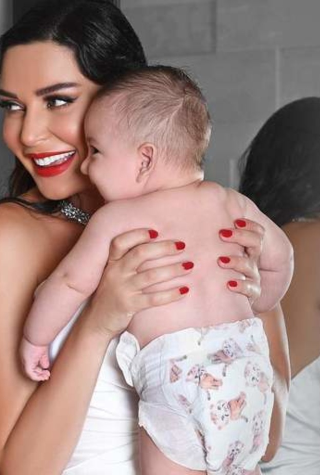 سيرين عبد النور وابنها كريستيانو