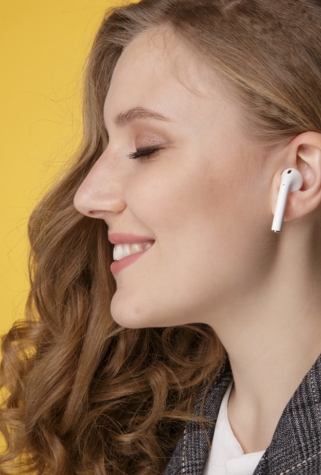 علماء يحذرون ان سماعات الاذن تتسبب بالسرطان