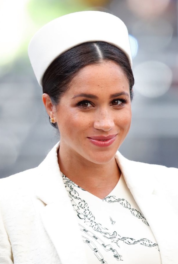 أحمر شفاه زهري في عيد الام 2019 بأسلوب الأميرة ميغان ماركل