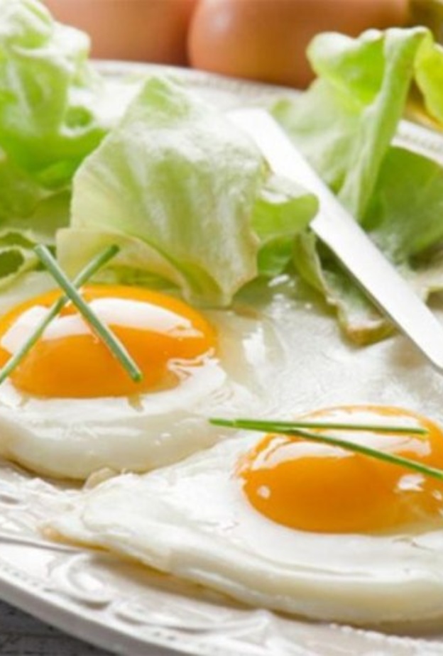 الإفراط في تناول البيض مضر للصحة