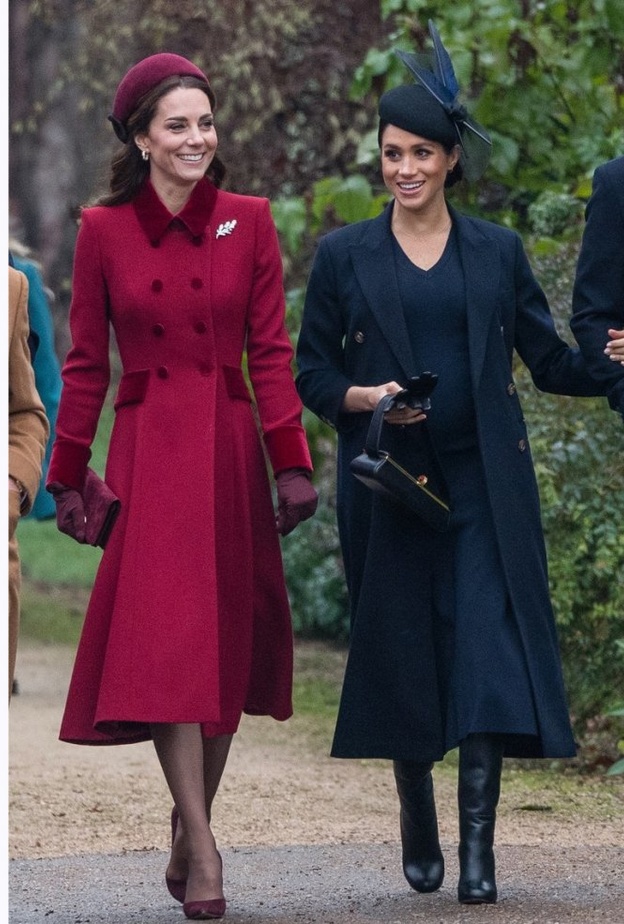 الدوقتان بمعطف من ماركة Sentaler لكن كيت فضّلت النسخة الأقصر وباللون الرمادي