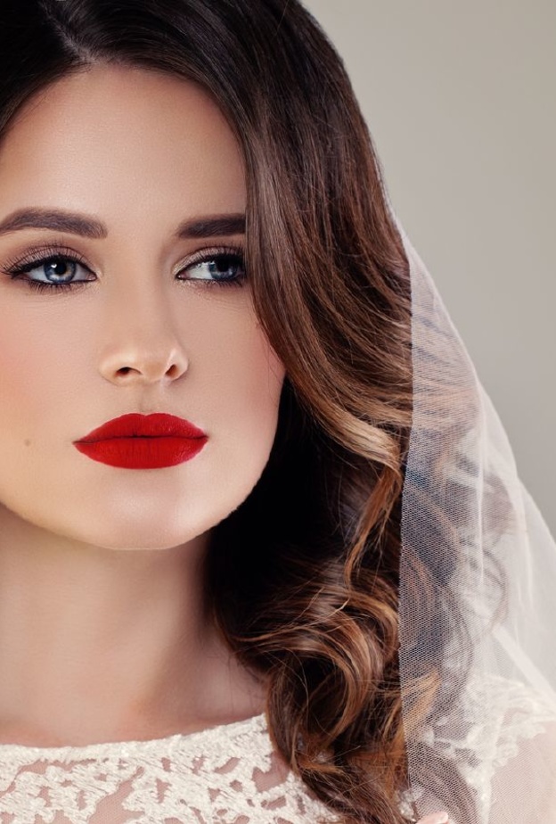 الباودر الحر يخفف من امتداد الكحل بين خطوط البشرة