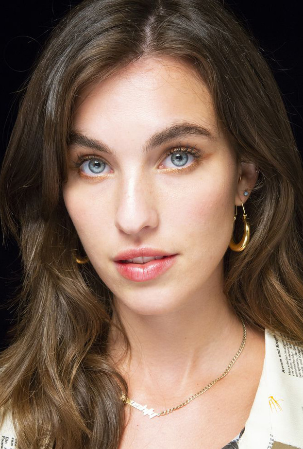 مكياج سهرة ذهبي وعصري على طريقة Peter Pilotto