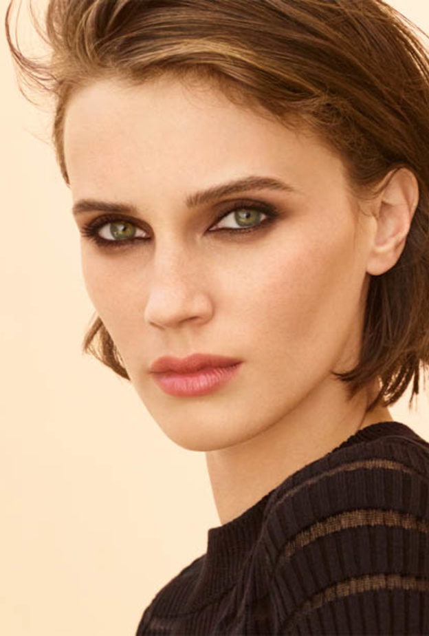 اختارت شانيل CHANEL الممثلة الفرنسية مارين فاكت لتكون الوجه الإعلاني الجديد لمجموعة ماكياج LES BEIGES