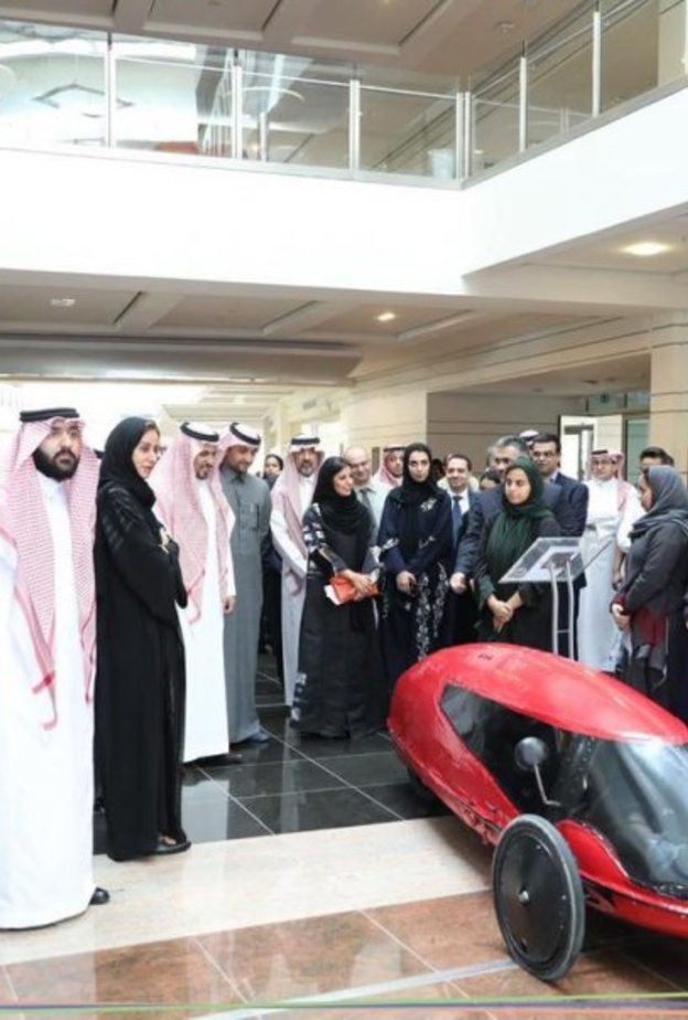 سعوديات يصنعن سيارة اقتصادية بكفاءة عالية