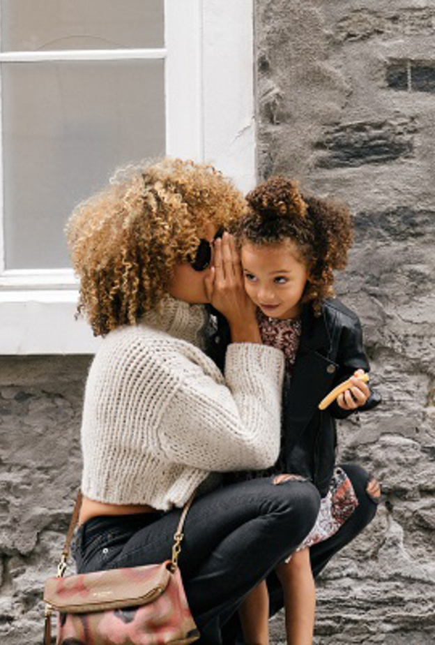 تكره العقاب وفي المقابل تلجأ إلى مساعدة أولادها على حلّ مشاكلهم