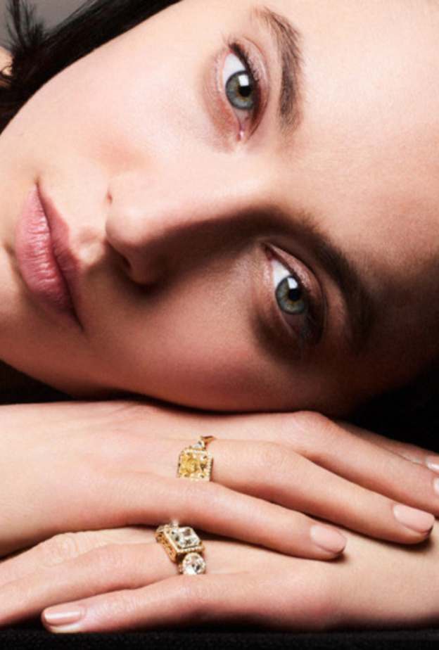 دبل من Anna Sheffield