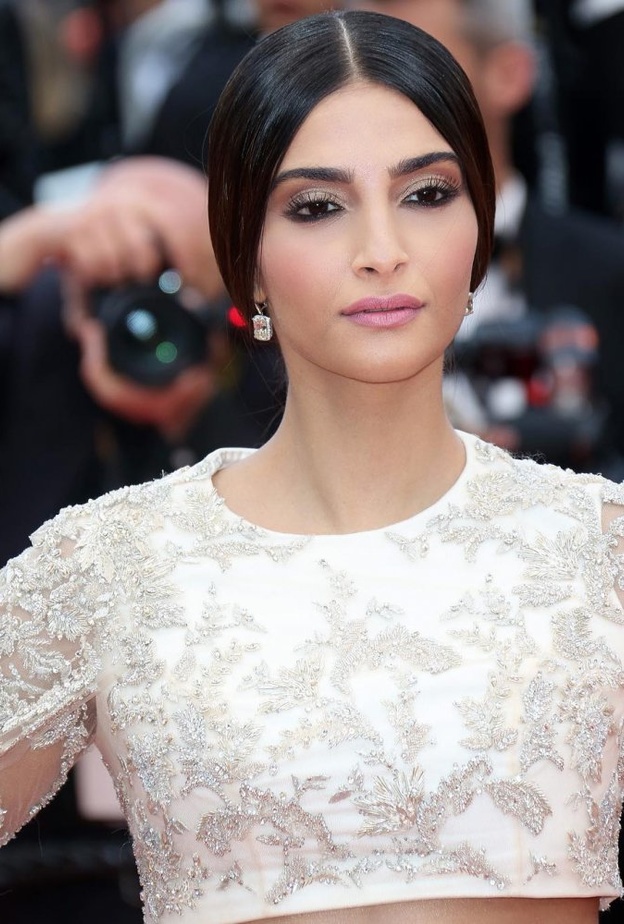 مكياج يبرز جمال العينين في  Cannes Film Festival 2016