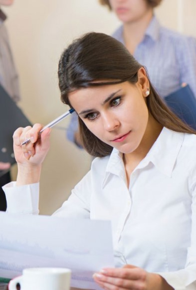 المرأة الطموحة وحلم الأمومة الجميل 