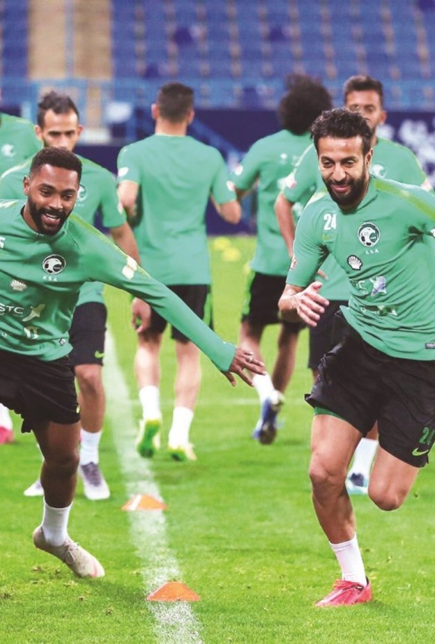 منتخب الإمارات يستضيف السعودية