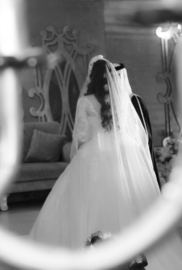 صورة عروسين من المصورة تهاني السعيد
