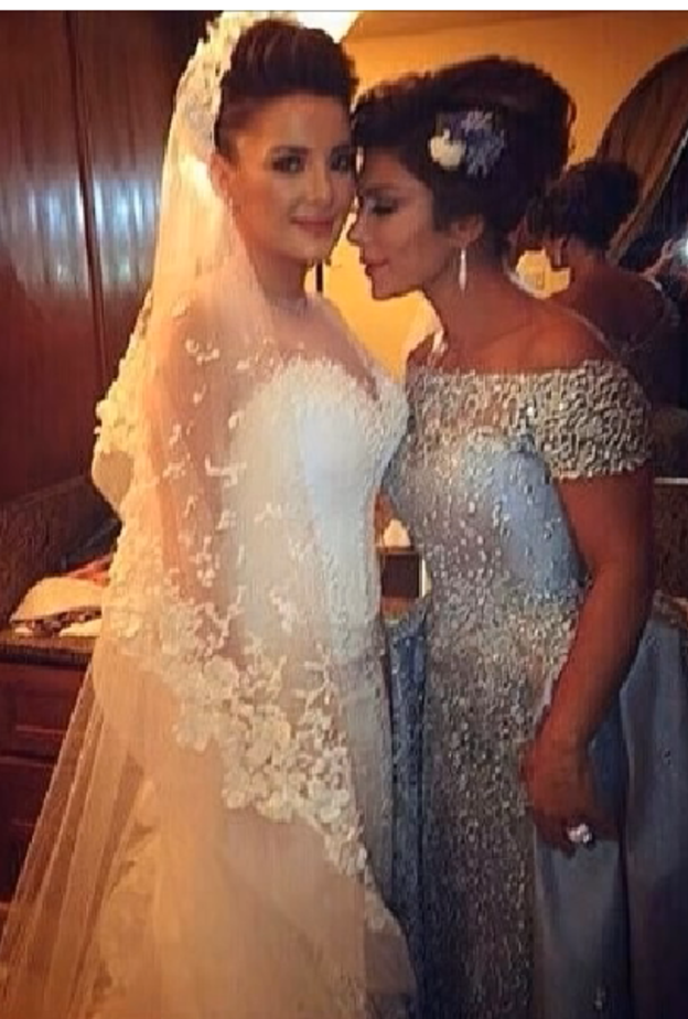 اصالة مع ابنتها في يوم زفافها