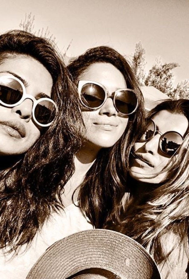 بريانكا كانت أول من نشرت على انستقرام تهنئة لصديقتها والأمير هاري بمناسبة خطبتهما