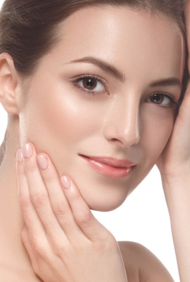 زيت التوت البري يمنح النضارة للبشرة