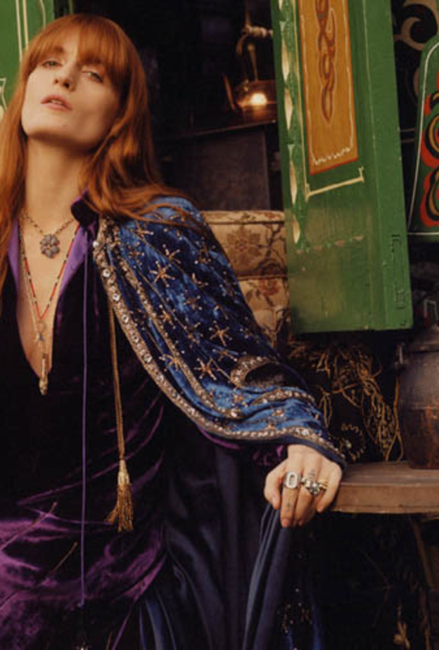 Gucci تبثّ روح الإنطلاق والسفر الحر بحملتها الإعلانية مع Florence Welch