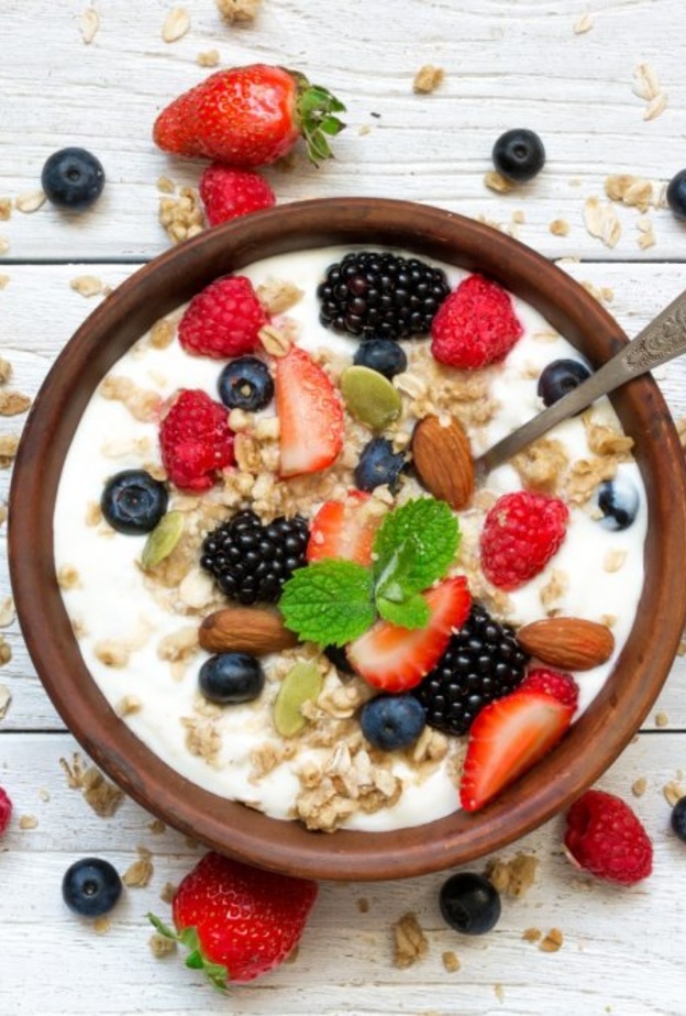 التوت غني بالألياف التي تساعد على الشعور بالشبع لفترة طويلة