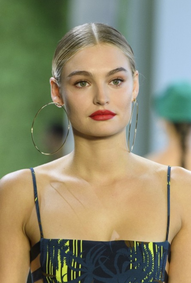  اختاري أحمر الشفاه المرطب