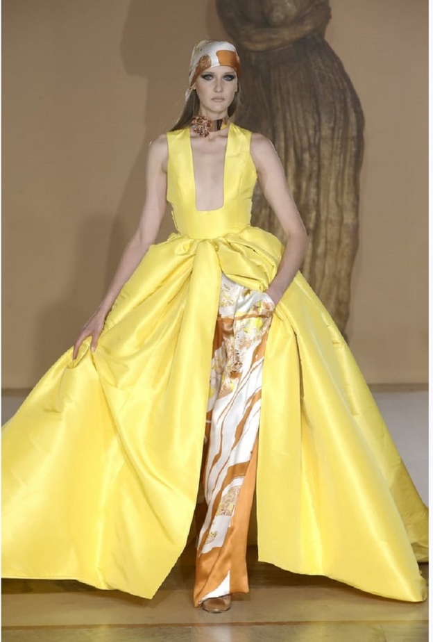 فساتين باللون الأصفر