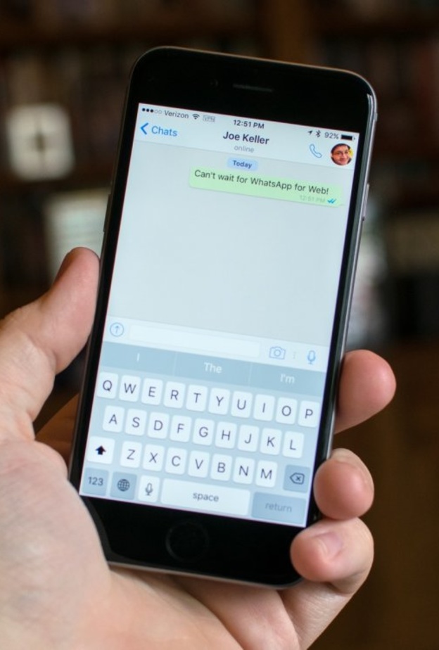 واتساب للأعمال بات متاحاً على أجهزة IOS